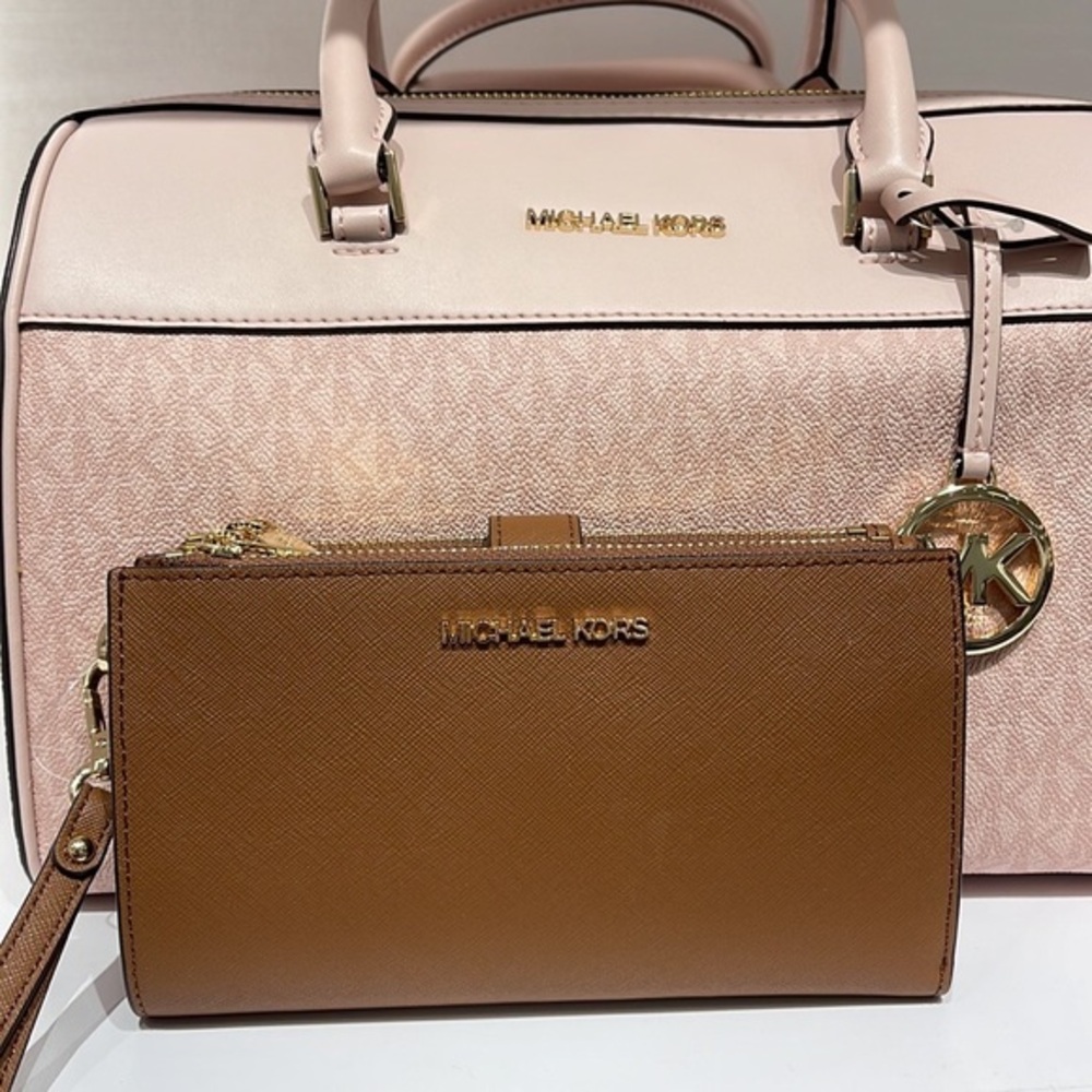MICHAEL KORS LARGE DOUBLE ZIP WRISTLET WALLET PHONE CASE CLUTCH 
Luggage